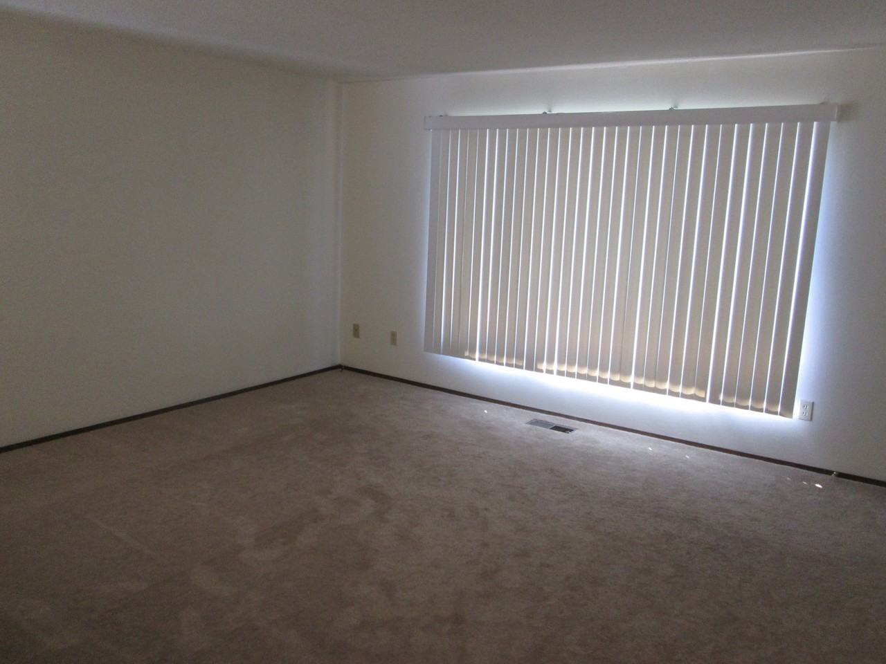 2425 Se 53rd Ave - Photo 7 of 13