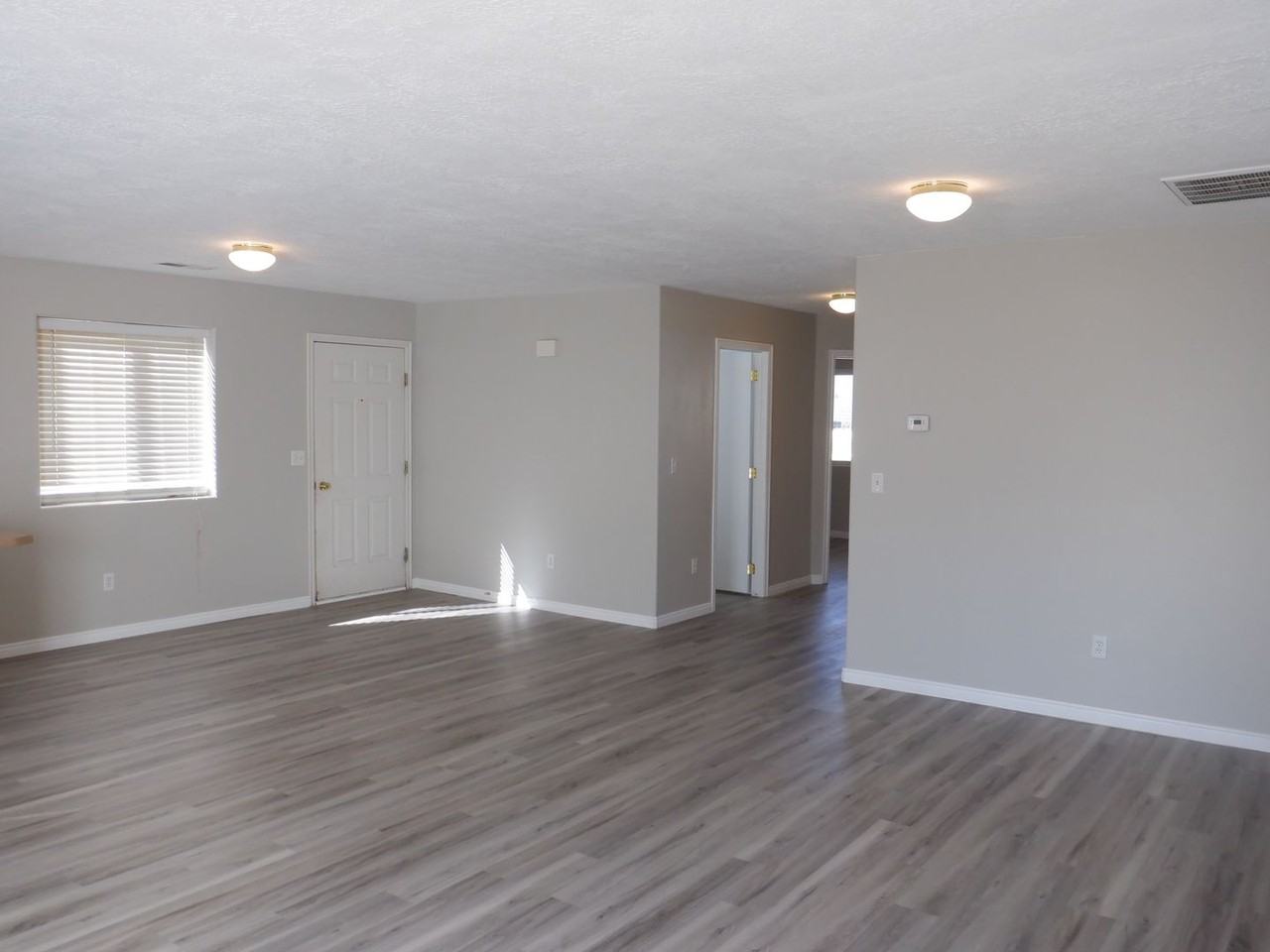 1220 N Cedar Blvd - Photo 3 of 21