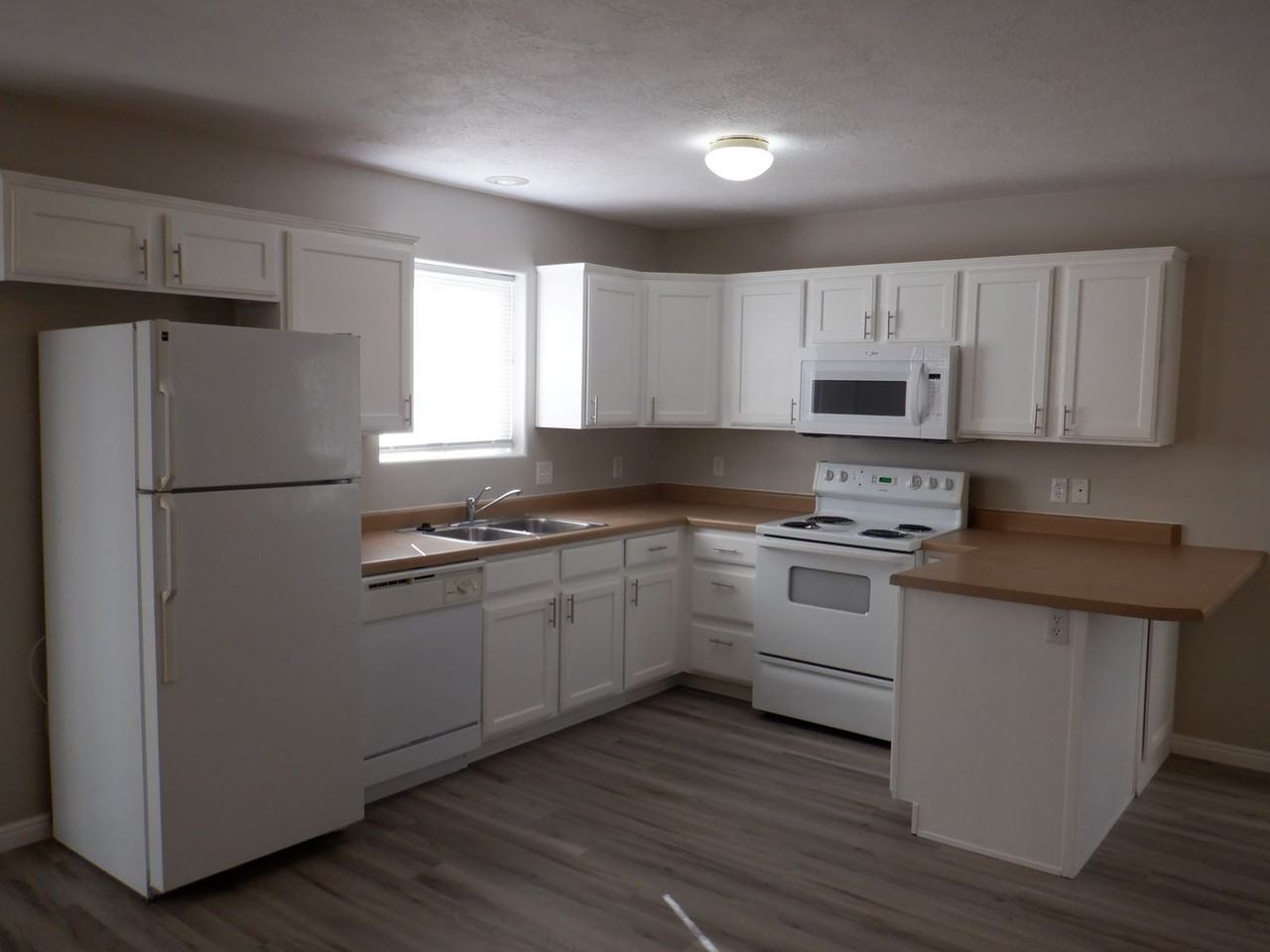 1220 N Cedar Blvd - Photo 4 of 21