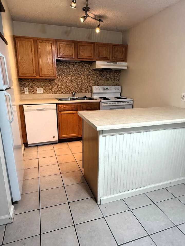 709 Dondee Dr #5 - Photo 5 of 9