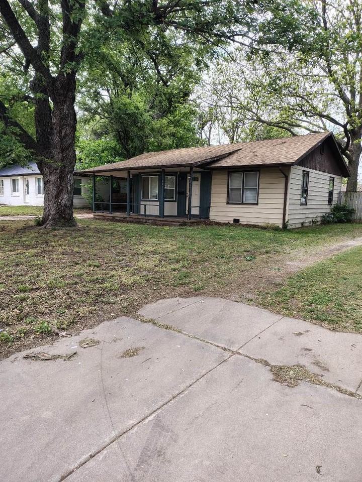 3241 S Waco Ave - Photo 2 of 5