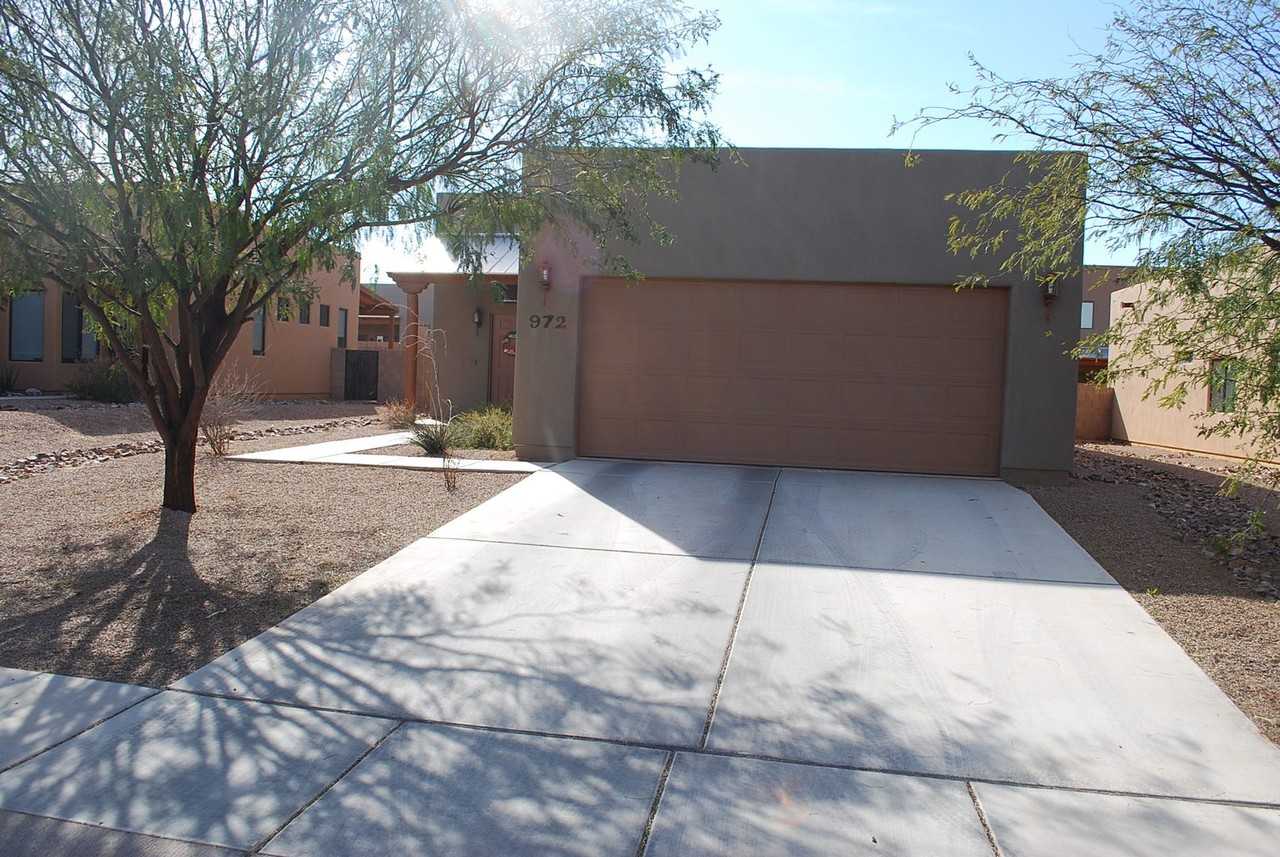 972 Marchbanks Dr - Photo 2 of 8