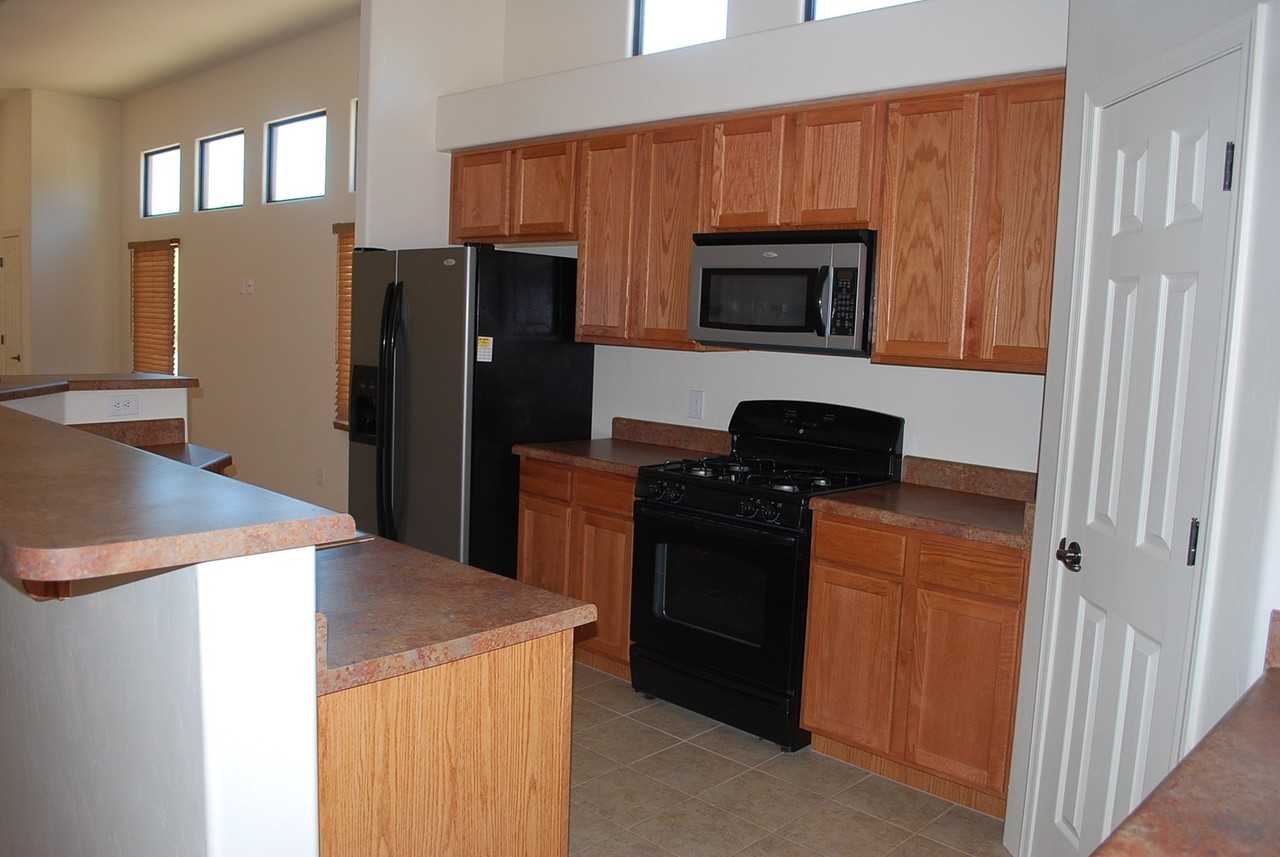 972 Marchbanks Dr - Photo 4 of 8