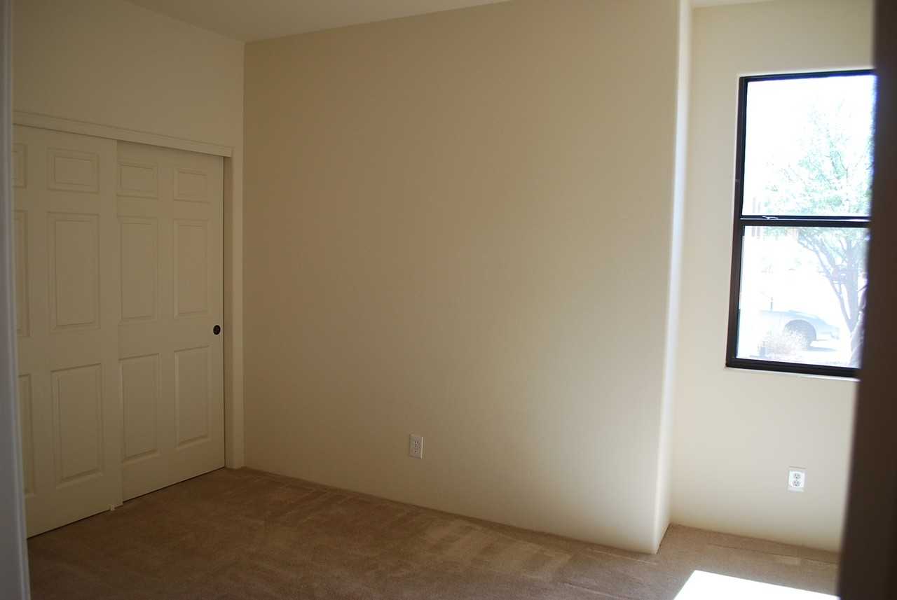 972 Marchbanks Dr - Photo 5 of 8