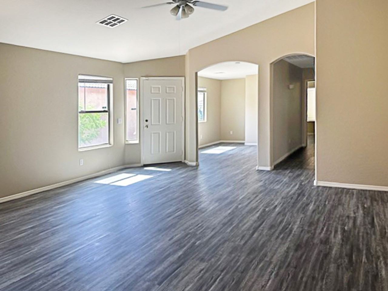 13410 W Watson Ln - Photo 5 of 20
