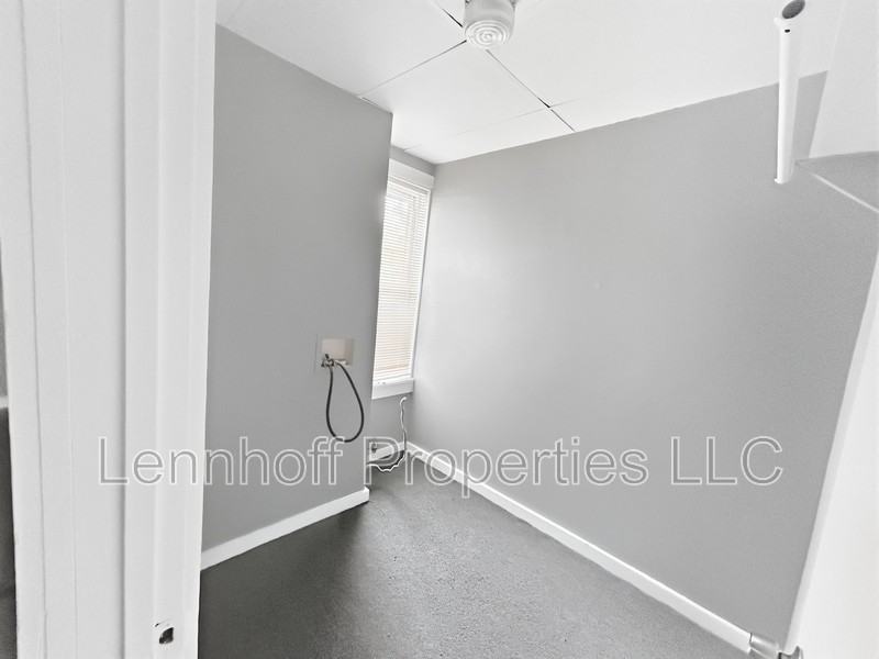 142 Jewett St - Photo 3 of 13