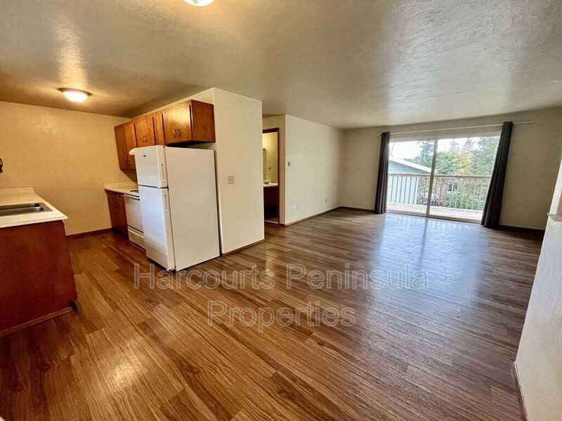 1901 Ne 30th St - Photo 2 of 9
