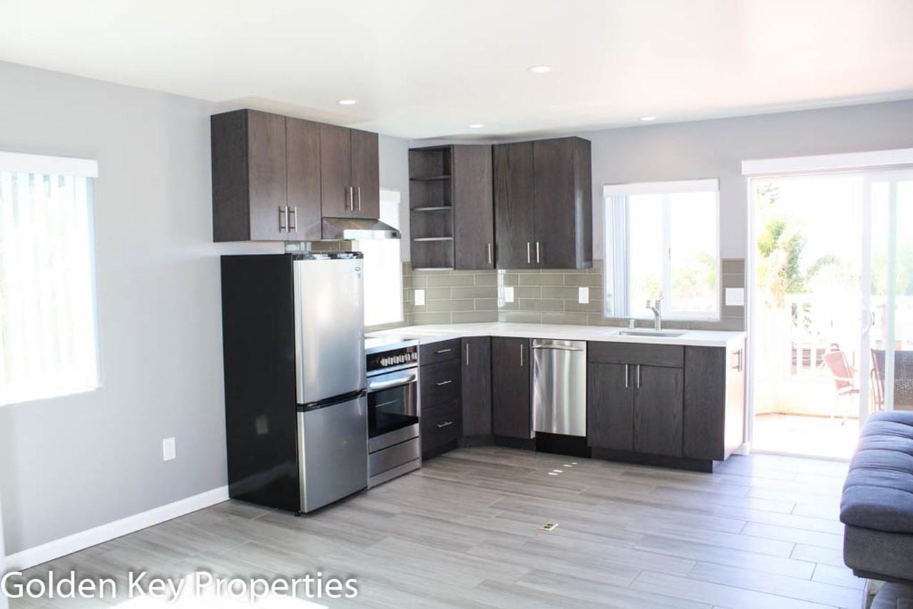 2063 Laurie Cir - Photo 2 of 9