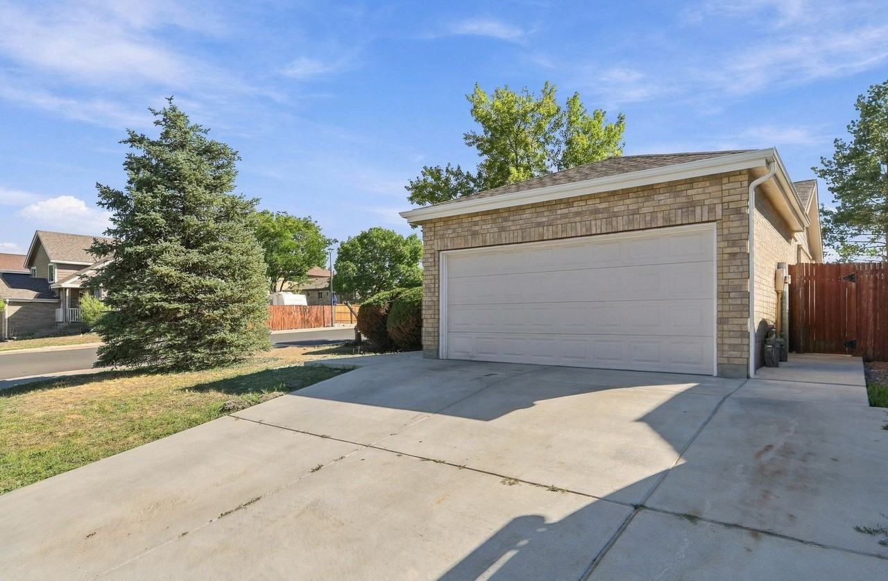 6684 Monaco Dr - Photo 2 of 34