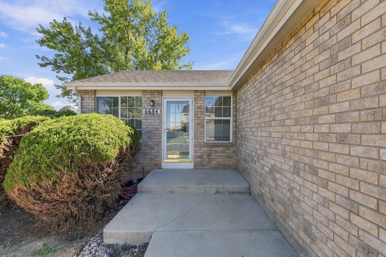 6684 Monaco Dr - Photo 5 of 34