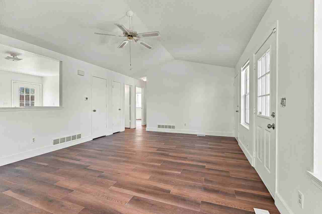 6684 Monaco Dr - Photo 6 of 34