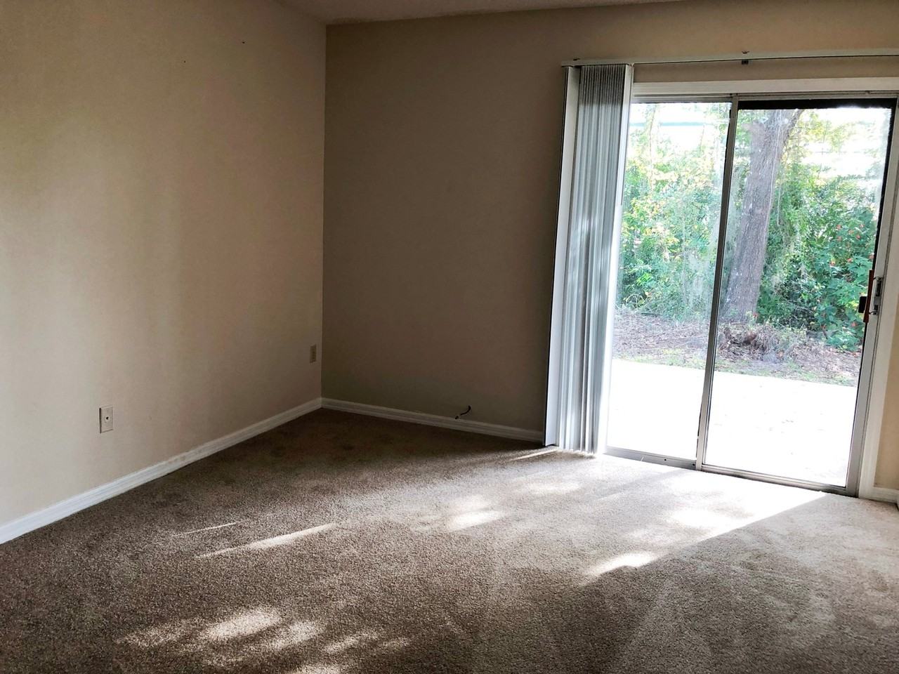906 Robinhood Ct - Photo 7 of 11