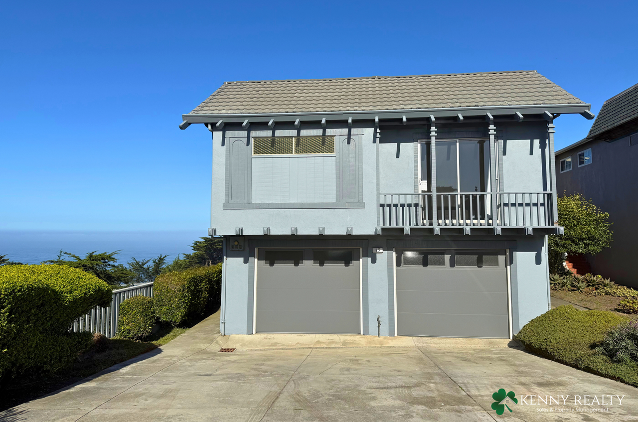 23 Holiday Ct