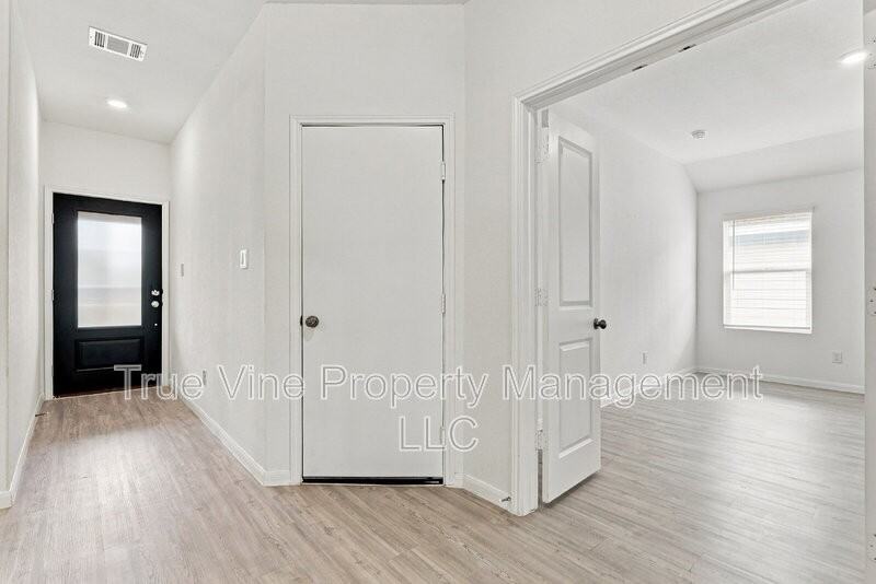 14011 Southton Basin - Photo 7 of 32