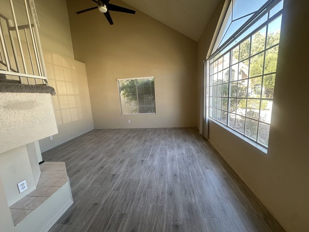 823 W Sherri Dr - Photo 3 of 19