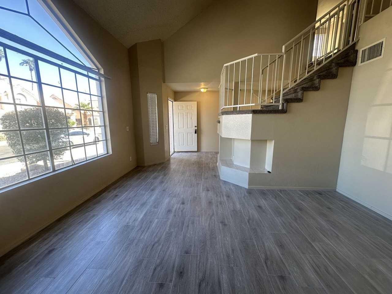 823 W Sherri Dr - Photo 4 of 19