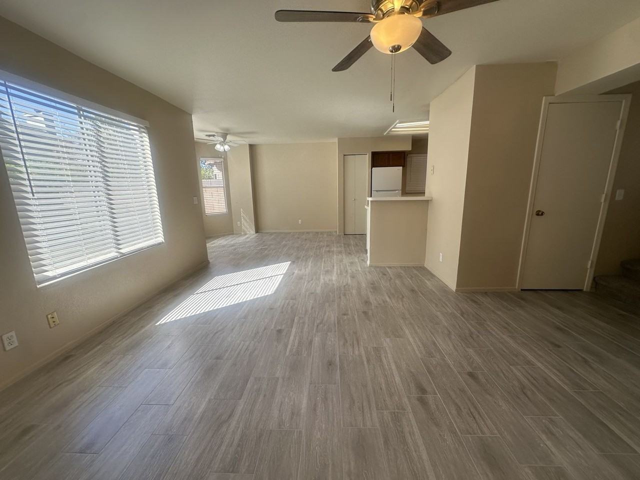 823 W Sherri Dr - Photo 6 of 19