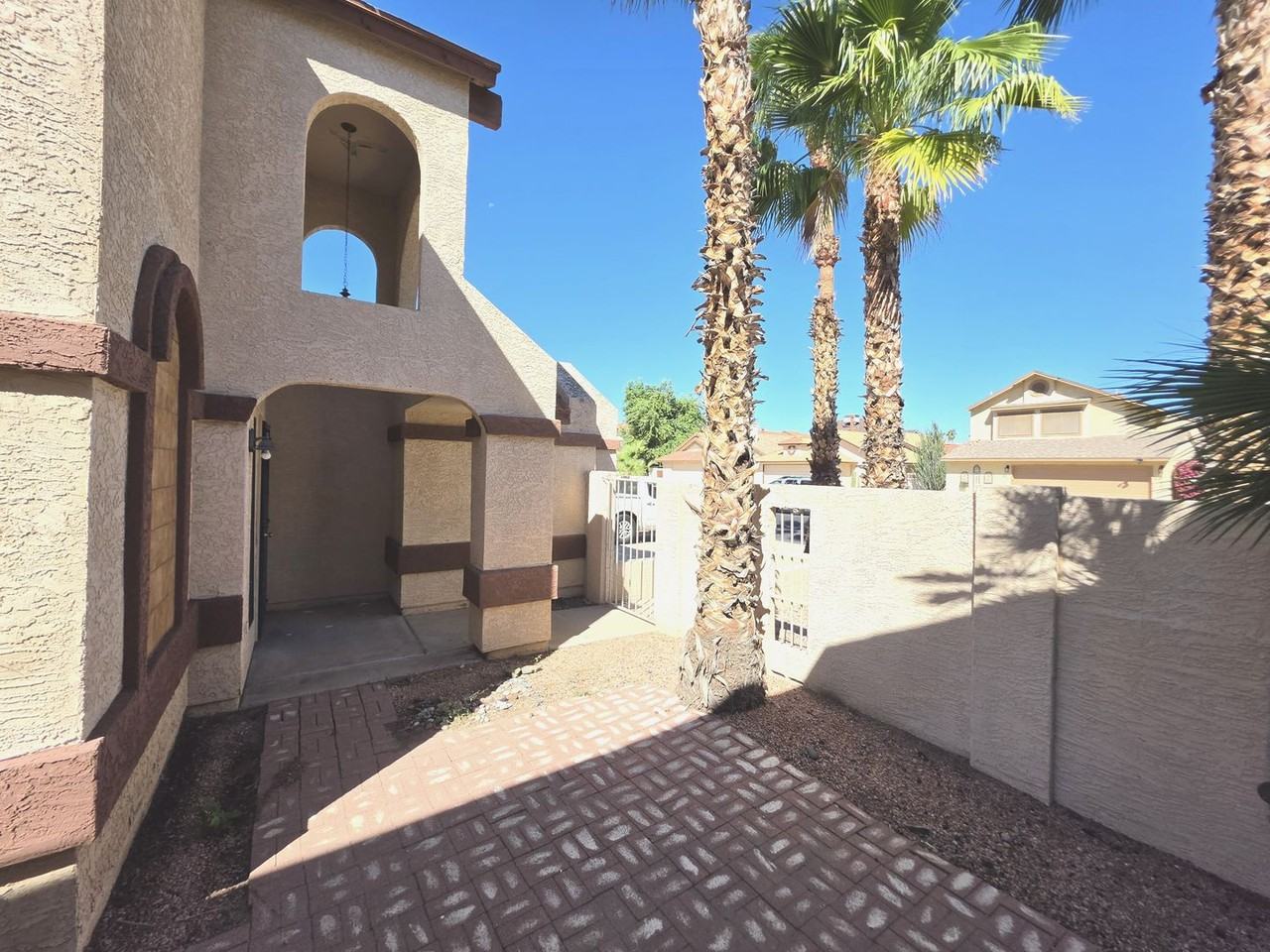 513 E Taro Ln - Photo 4 of 18