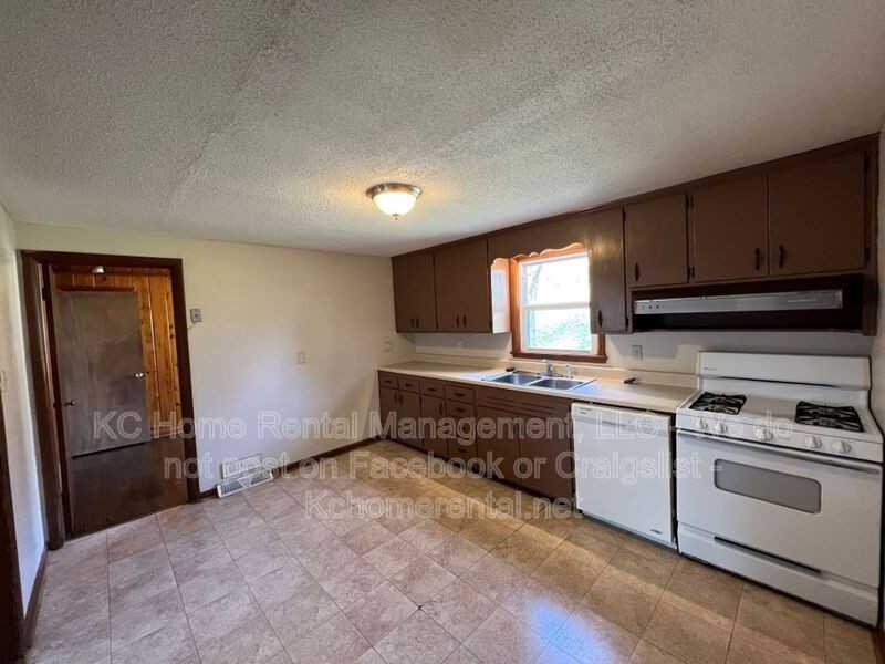 2800 N 76th St - Photo 5 of 26