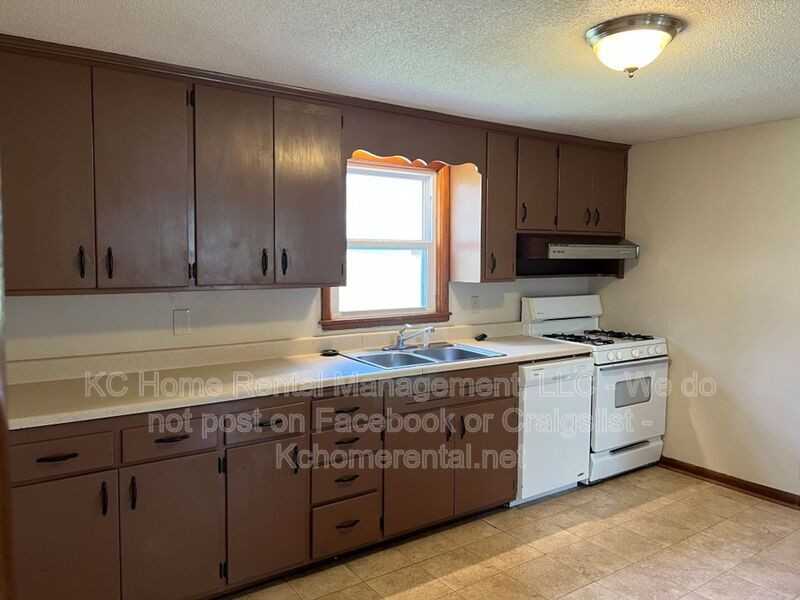 2800 N 76th St - Photo 6 of 26