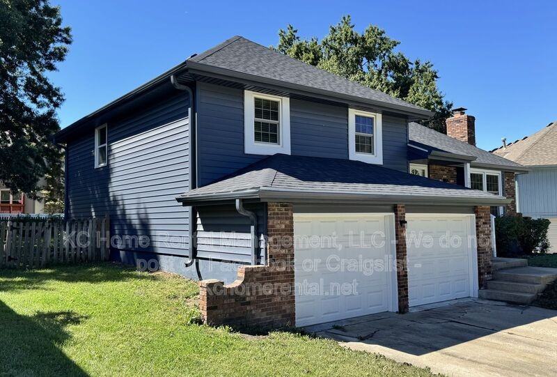 1011 Se 6th St - Photo 2 of 24