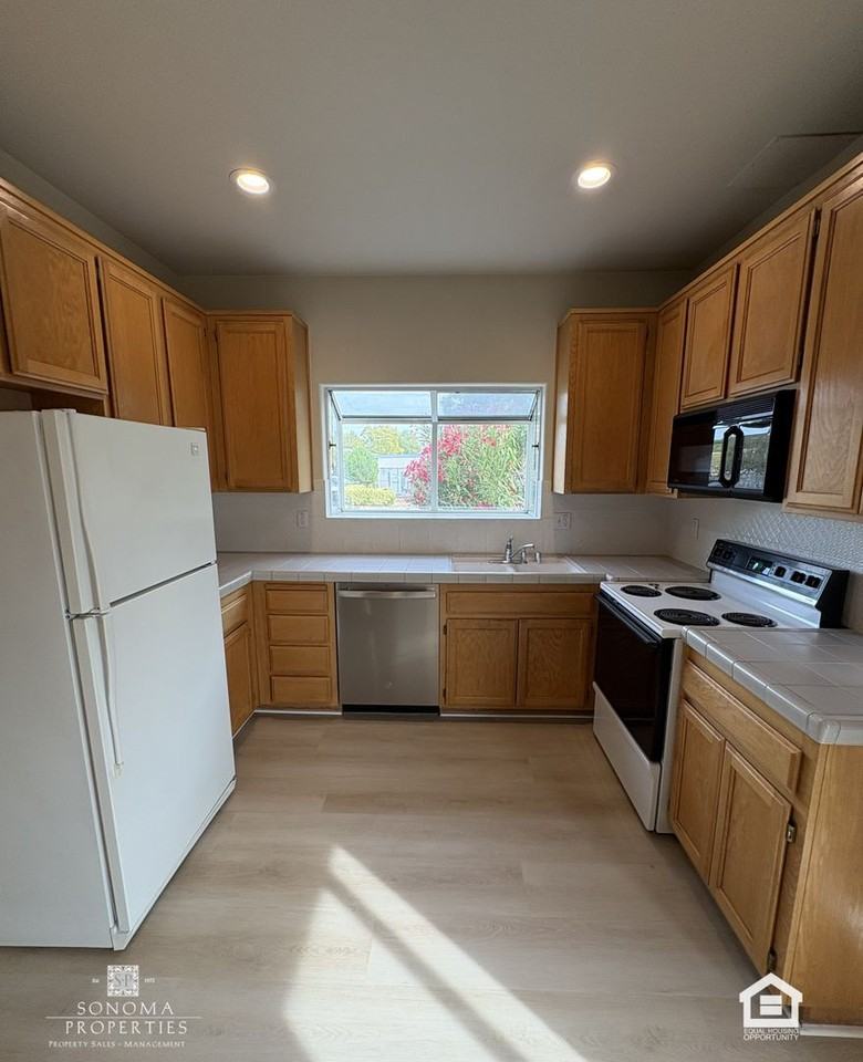 503 Oregon St - Photo 6 of 19