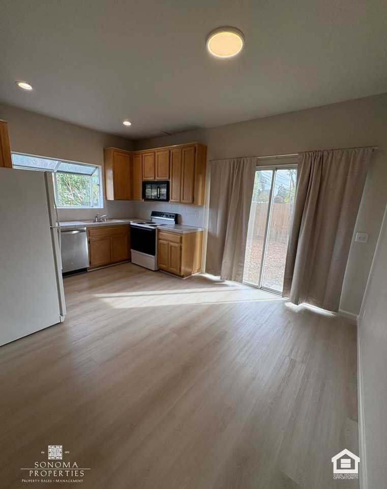 503 Oregon St - Photo 7 of 19