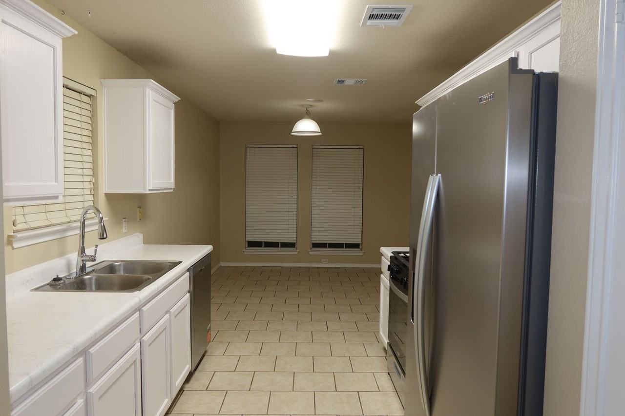 11123 Canterbury Tales Ln - Photo 4 of 28
