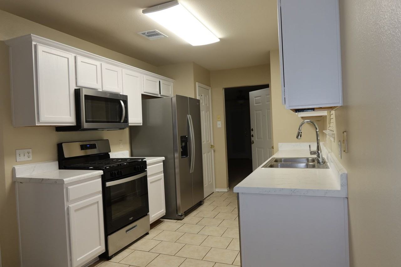 11123 Canterbury Tales Ln - Photo 5 of 28