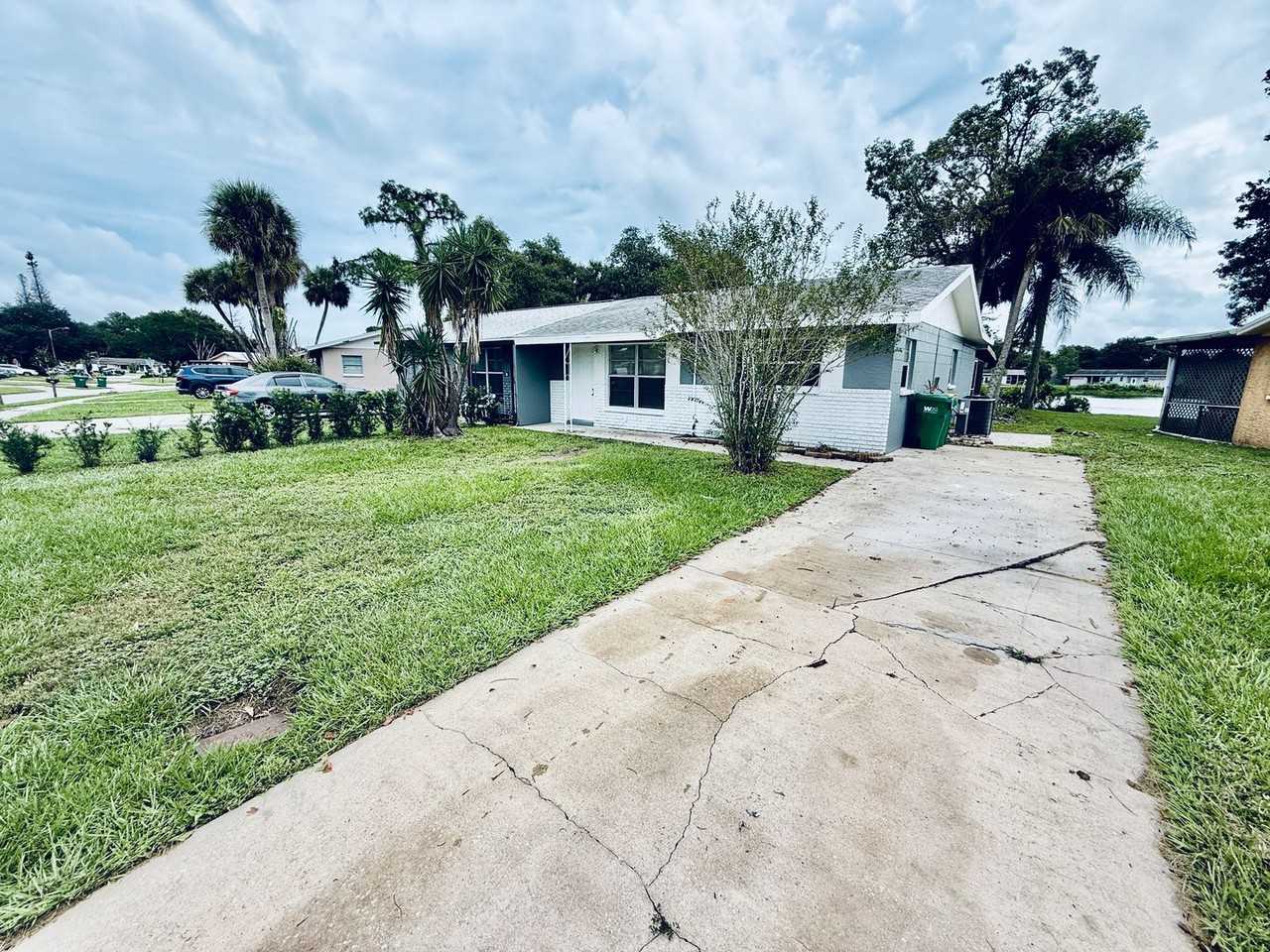 718 Lunar Lake Cir