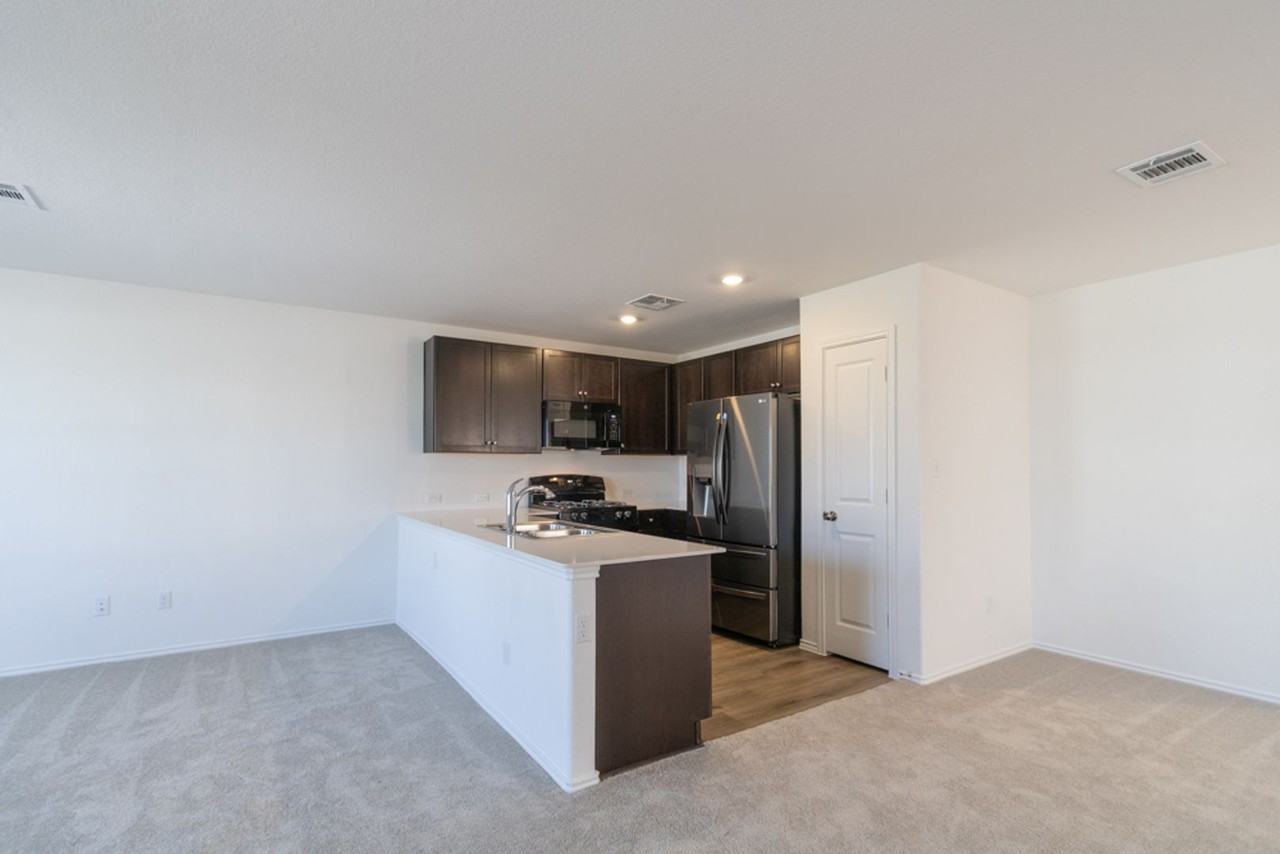 17717 Oso Cv - Photo 4 of 31
