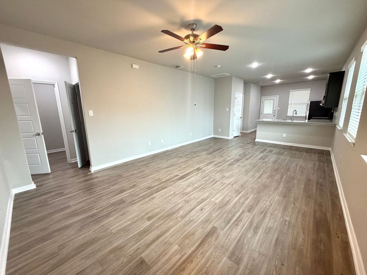 324 Caleb Ct - Photo 4 of 26