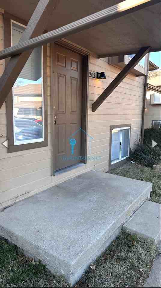 1625 S Beech St - Photo 2 of 14