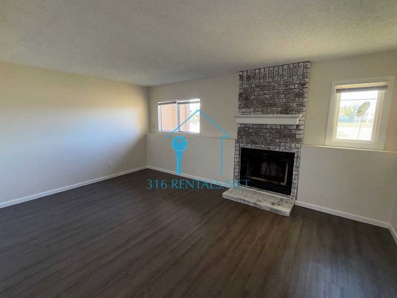 1625 S Beech St - Photo 3 of 14