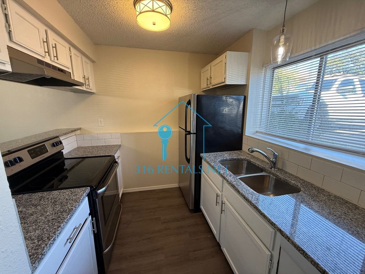 1625 S Beech St - Photo 5 of 14