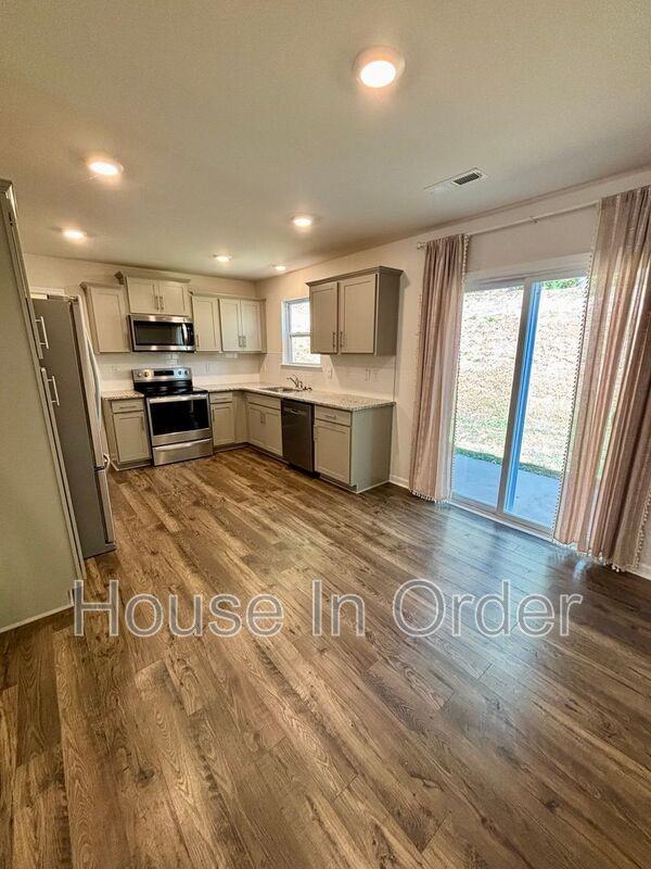 10 Malcolm Ct - Photo 5 of 18