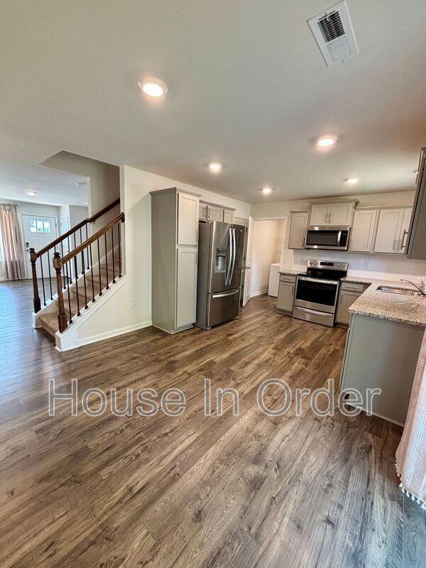 10 Malcolm Ct - Photo 6 of 18