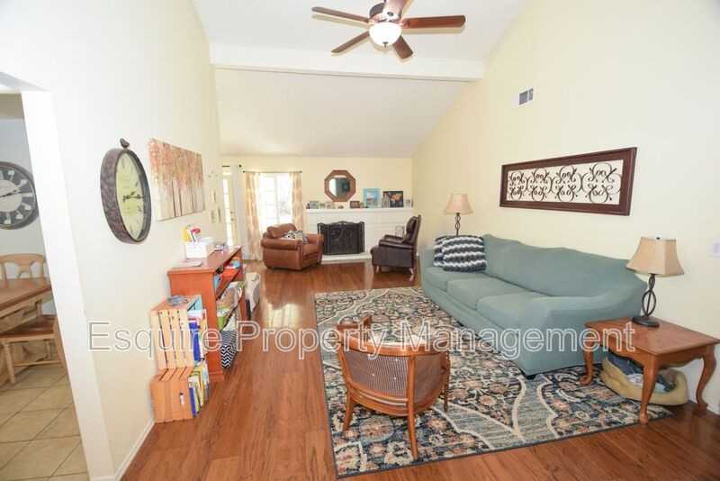 2474 Parkway Dr - Photo 3 of 17