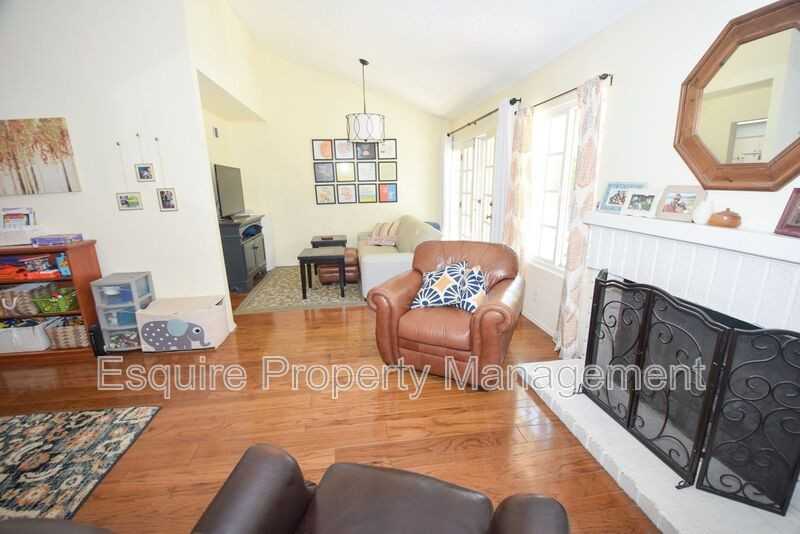 2474 Parkway Dr - Photo 4 of 17