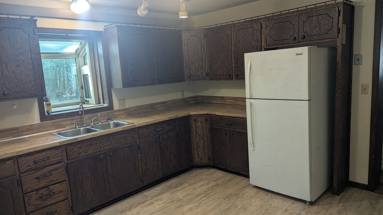512 Augusta Ave - Photo 2 of 19