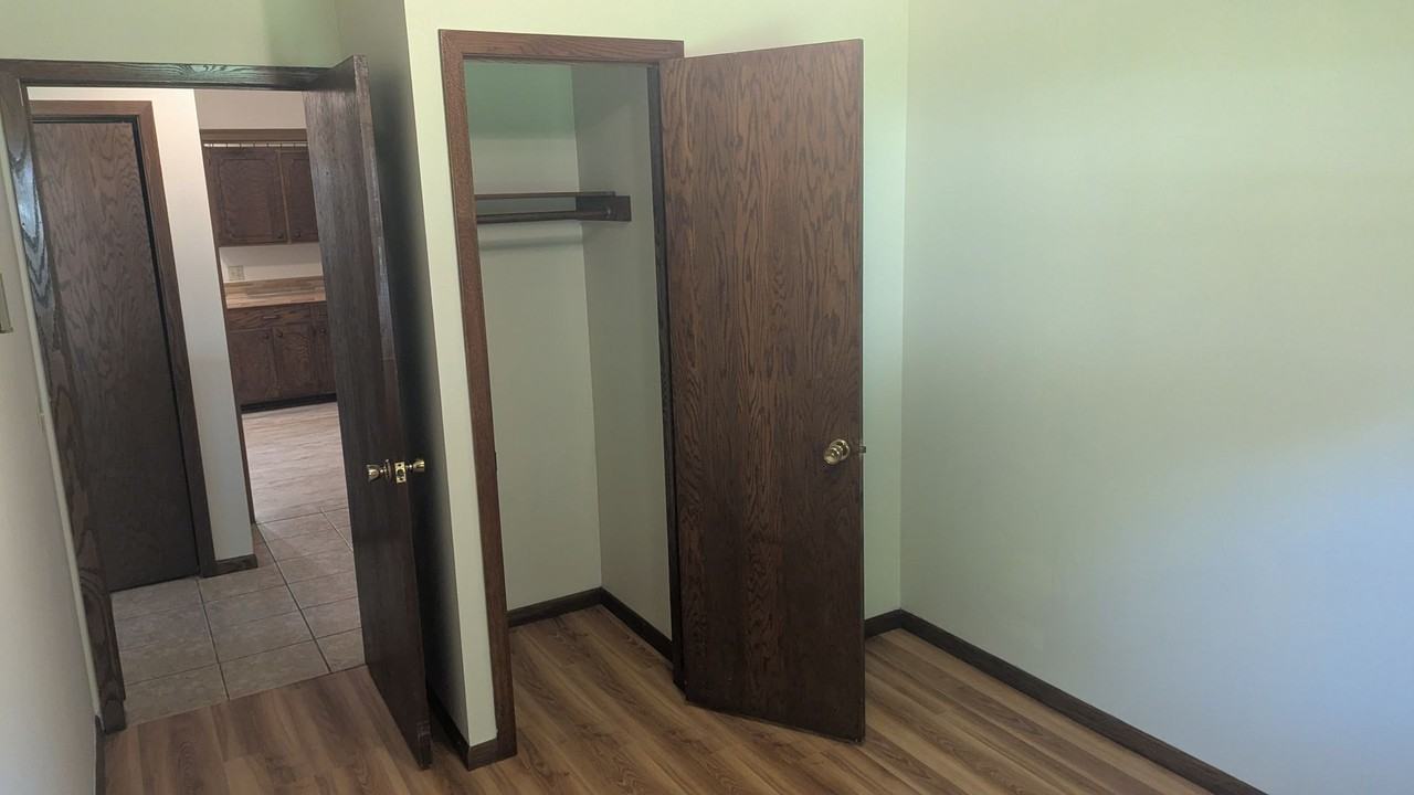 512 Augusta Ave - Photo 6 of 19