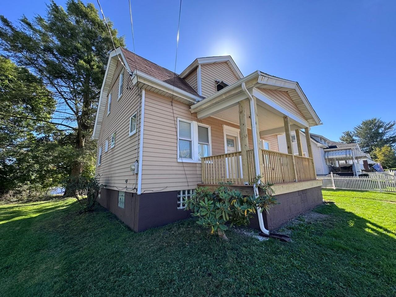 1817 Meadow St - Photo 3 of 47
