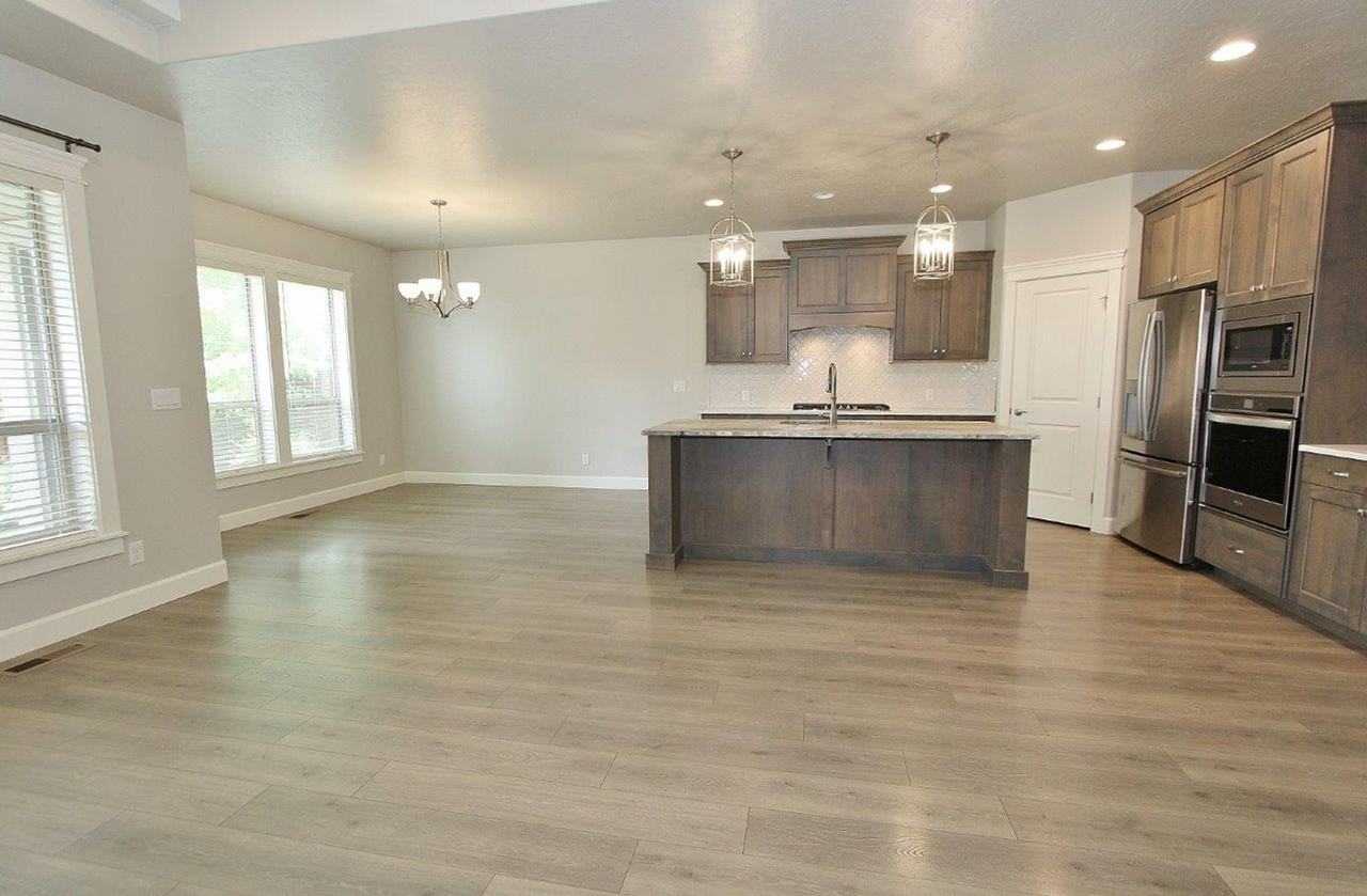 10688 W Leilani Dr - Photo 7 of 28