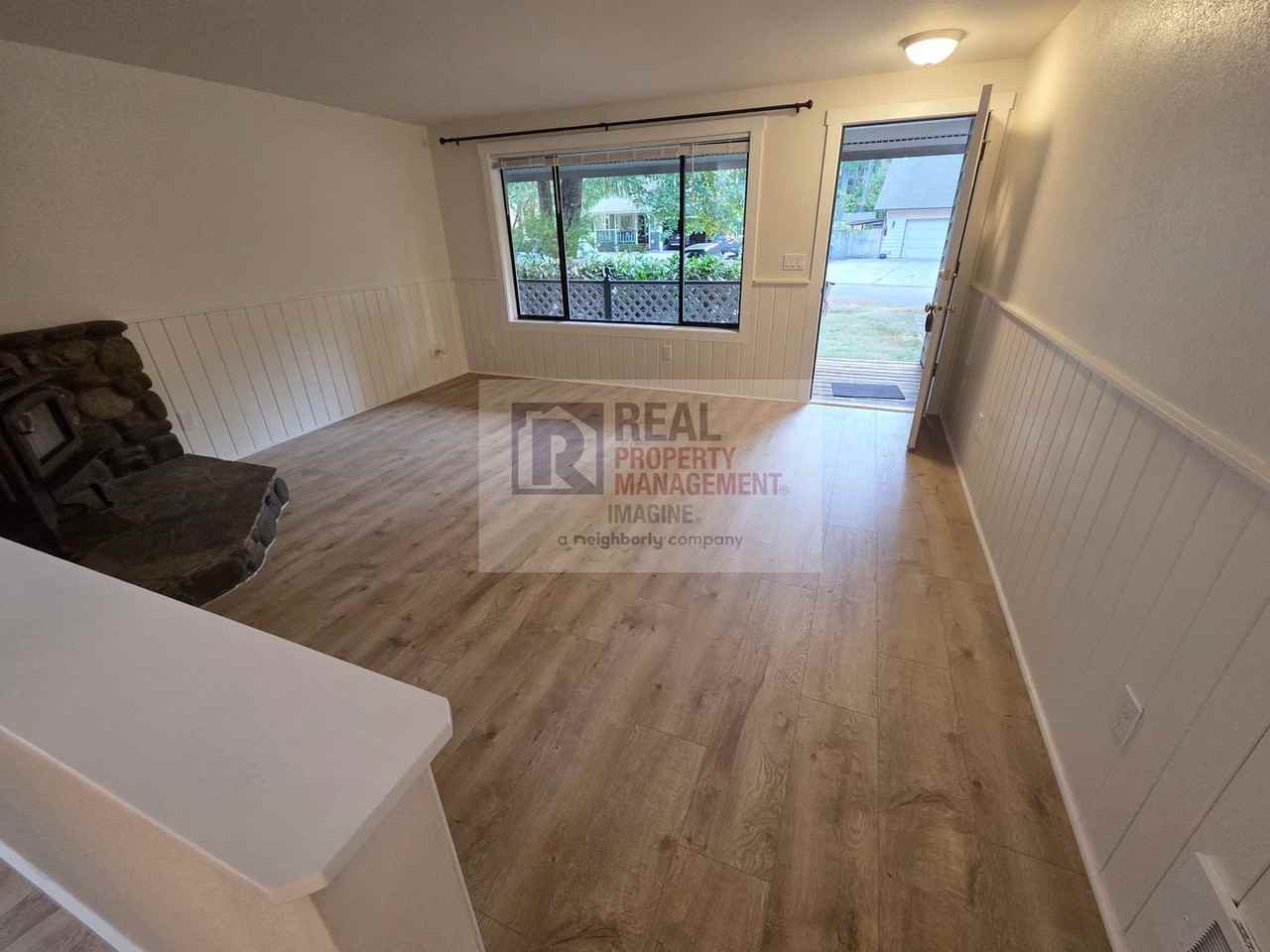 7926 Warbler Ct Se - Photo 3 of 28