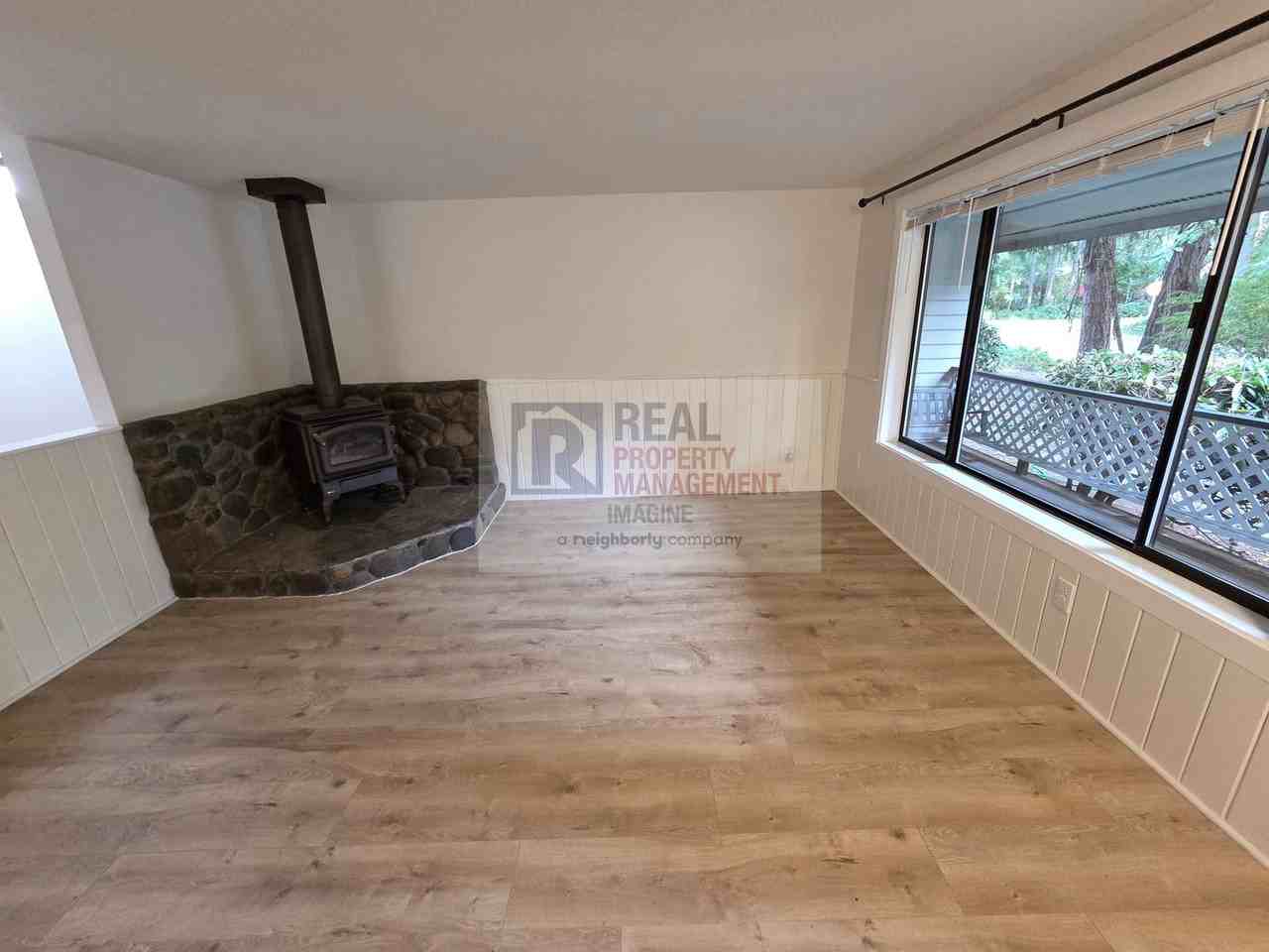 7926 Warbler Ct Se - Photo 4 of 28