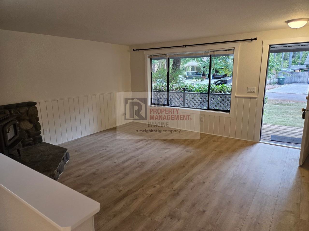 7926 Warbler Ct Se - Photo 5 of 28