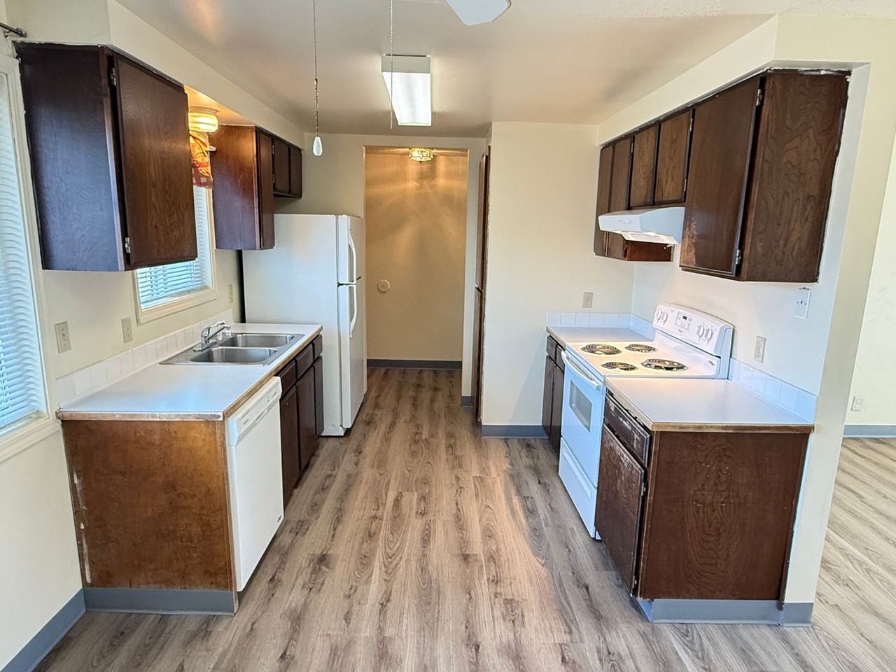 1795 Bryant Ave - Photo 5 of 32