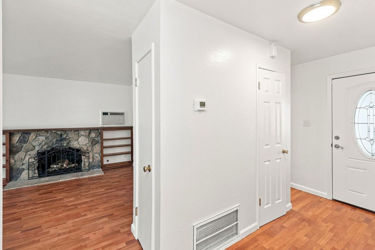 257 Allan Ave - Photo 4 of 28