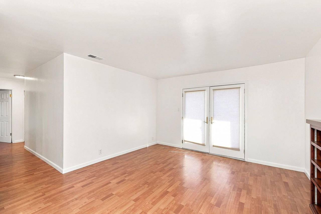 257 Allan Ave - Photo 7 of 28