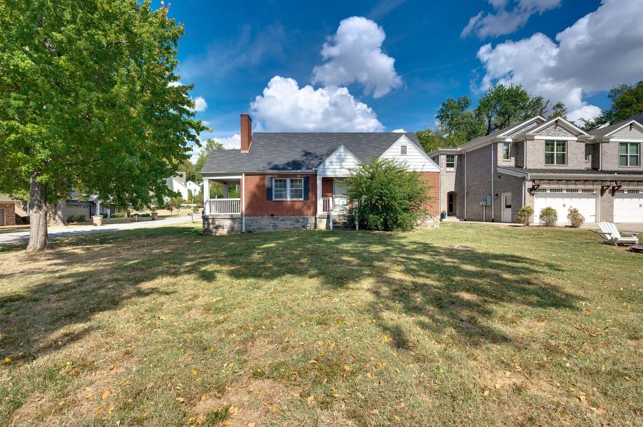 2118 Sharondale Dr - Photo 4 of 33